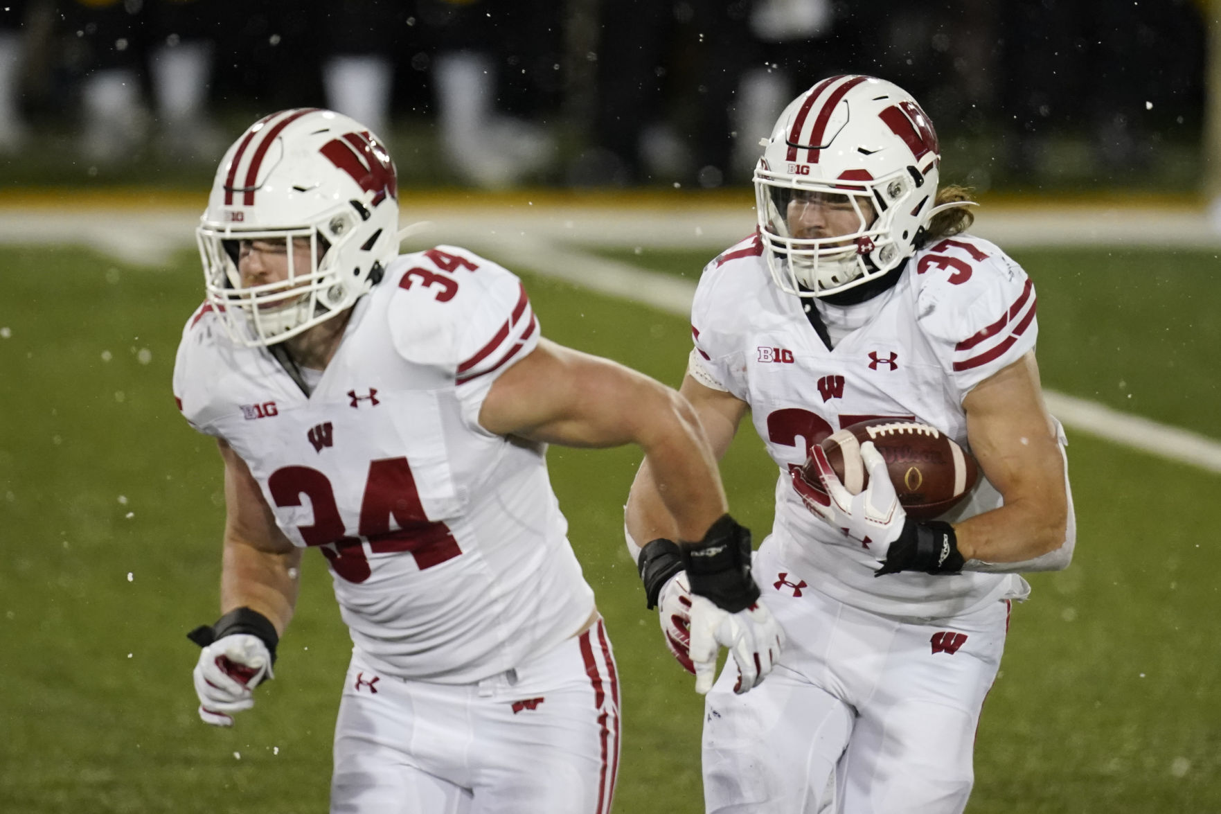 Wisconsin Iowa Football Groshek